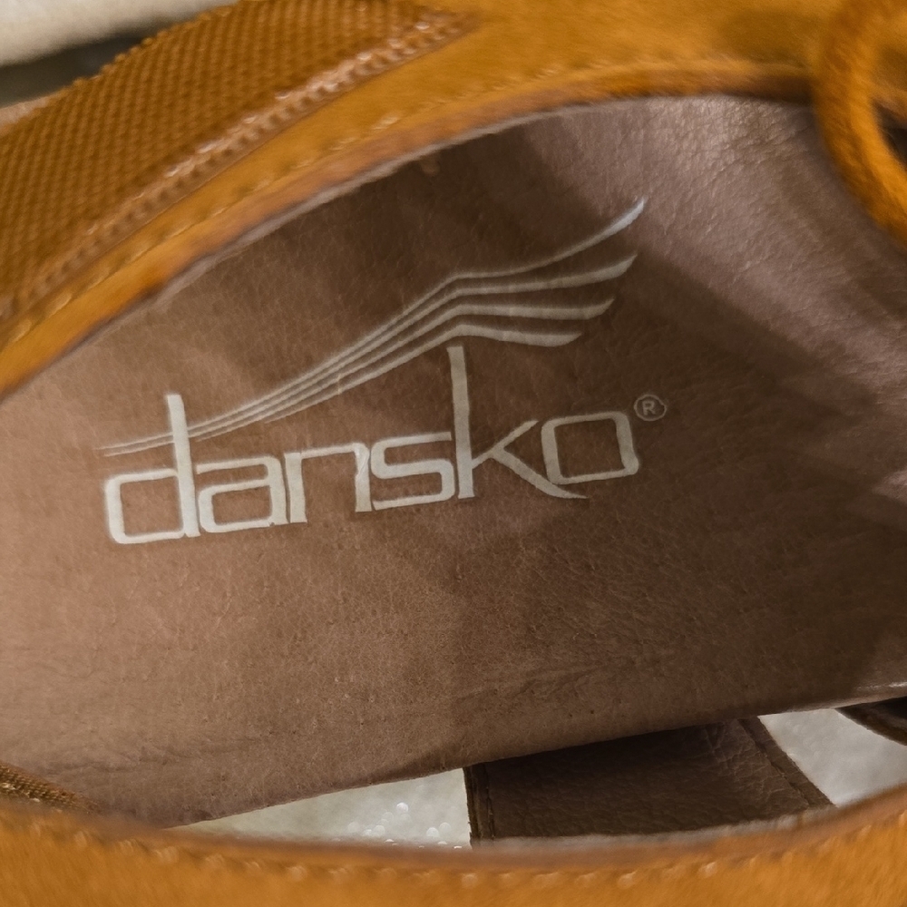 Dansko Tan Sandals Strappy Comfort Design - Picture 2 of 11